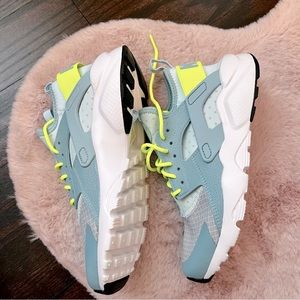 NIB Nike Air Huarache run ultra gg